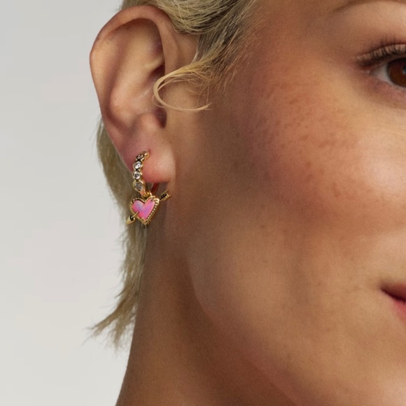 Kendra Scott Ari Heart Arrow Gold Huggies in Pink Opalescent Resin, White CZ - Picture 3 of 5